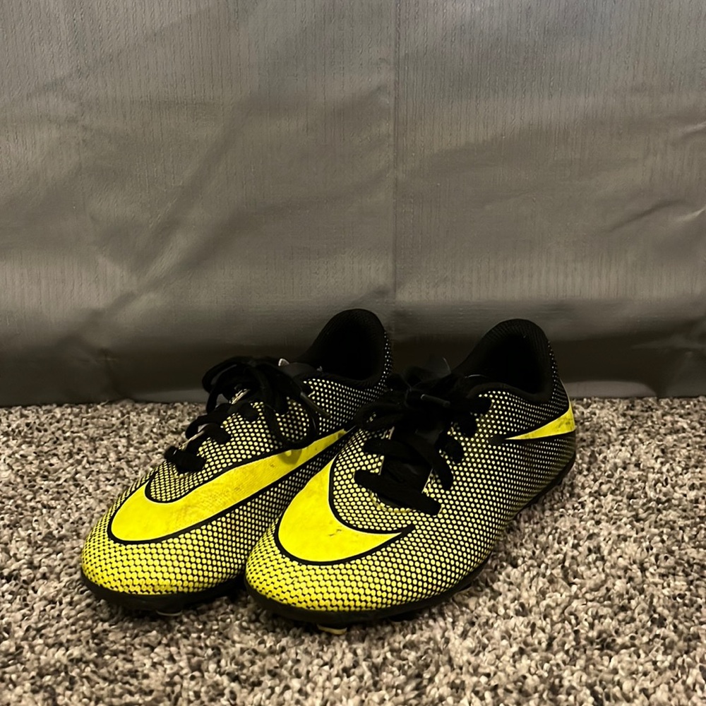 Size 12c Nike soccer cleats boys.